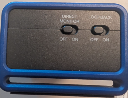 מתגים של ניטור ישיר ושל לולאה חוזרת ב-Zoom AMS-44