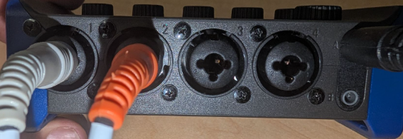 Zoom AMS-44 output A connections